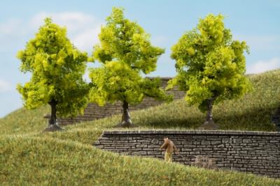 Deciduous trees light green 7 cm